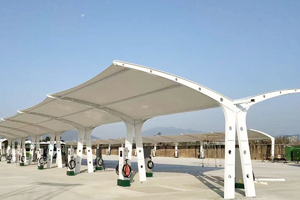 充電樁膜結(jié)構(gòu)車棚雨棚一般選用什么膜材比較合適呢？